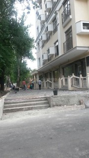 На ул.Тыныстанова строители сделали тротуар без пандуса, - читатель (фото)