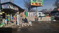 На улице Матросова установили контейнеры на месте общественной парковки, - житель (фото)