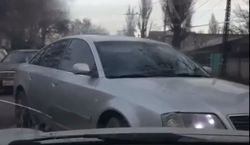 На Абдрахманова-Куренкеева водитель «Ауди» выехал на встречную полосу, - бишкекчанин <i>(видео)</i>