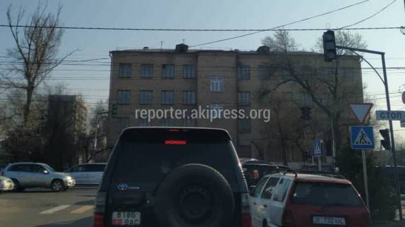 В Бишкеке на Ахунбаева-Матросова не работает светофор (фото)