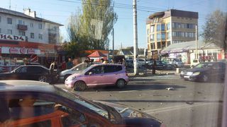 На Ахунбаева-Токтоналиева в Бишкеке произошло ДТП с участием 5 машин <b><i>(фото, видео)</i></b>