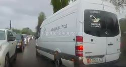 На Ахунбаева - С.Каралаева «Мерседес Спринтер» повернул со второй полосы и создал аварийную ситуацию (видео)