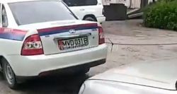 Водитель патрульной машины УОБДД припарковался в зоне действия знака «Остановка запрещена» (видео)