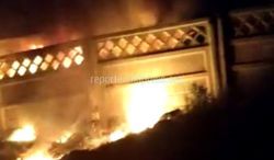 Видео — В микрорайоне Улан-2 сгорел гараж