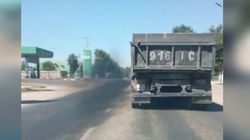На автодороге Бишкек – Кант ехал грузовик, из выхлопной трубы которого выходил черный дым (видео)