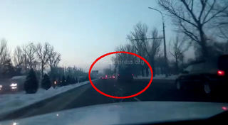 Бишкекчанин возмущен дымящим автобусом маршрута №7 (видео)