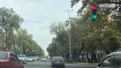 На Чуй - Тоголок Молдо неправильно работает светофор (видео)