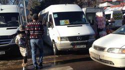 На Тыныстанова водители паркуются на «зебре»