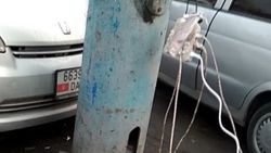 Законно ли торговцы на Ошском рынке подключились к электричеству на столбах?