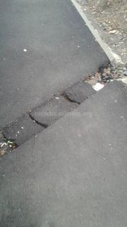 Горожанин просит восстановить покрытие тротуара на ул.Коммунаров (фото)