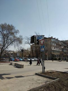 На Токтогула-Тыныстанова в Бишкеке поврежден светофор (фото)