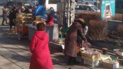 Бишкекчанин: На Абдрахманова-Московской на тротуаре продается и еда, и одежда