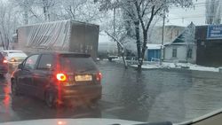 В Новопавловке затопило улицу Фрунзе. Фото