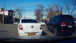 В Бишкеке замечена тонированная «Тойота Ленд Крузер». Фото
