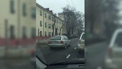 На улице Московской водители массово нарушают ПДД. Видео