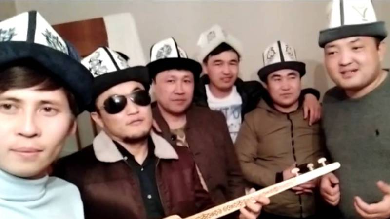 Кыргызстанцы поздравляют с Днем ак калпака. Видео