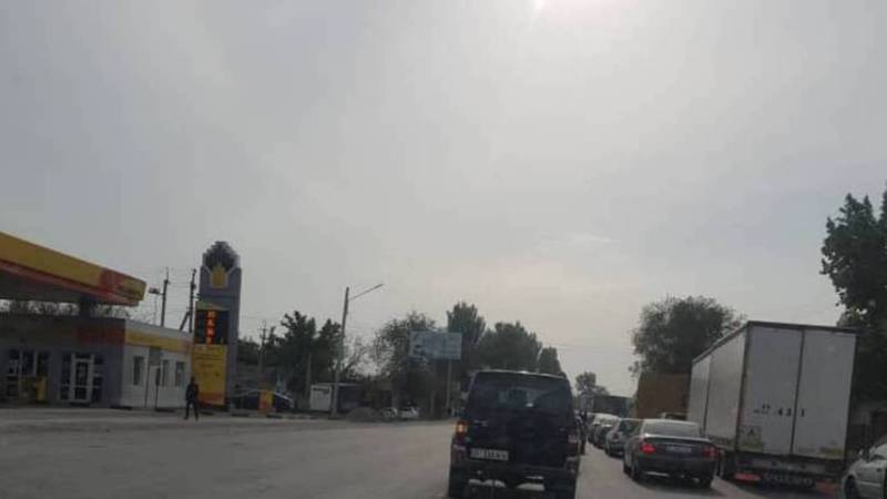 На въезде в Бишкек большая пробка из-за блокпоста, - очевидец. Фото и видео