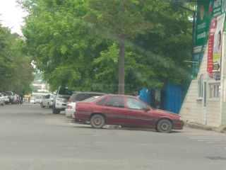 Парковка на пешеходном переходе на ул.Курманджан Датки в городе Ош