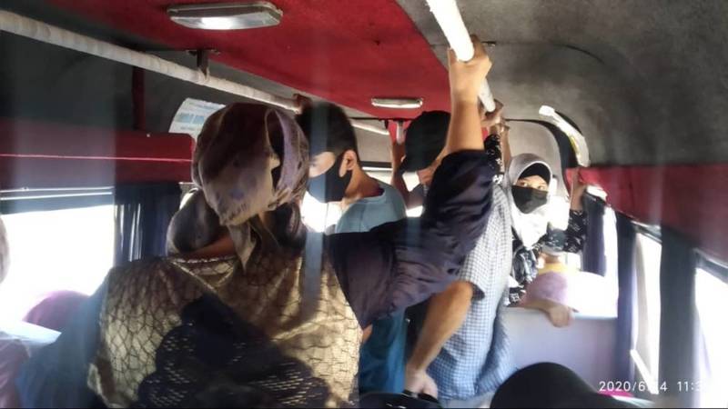 Общественный транспорт в Оше забит пассажирами. Фото