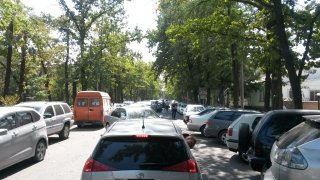 На ул. Тоголока Молдо возникают пробки из-за отсутствия предупредительного знака о перекрытой улице Токтогула