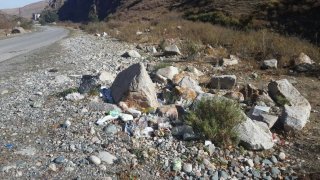Вдоль дороги на Теплые ключи кучи мусора. Дорогие кыргызстанцы, почему мы так относимся к нашей природе?- читатель <b>(фото)</b>