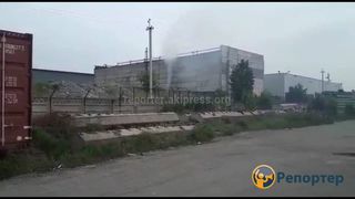 Видео: «На территории бывшего завода «Электротехник» выделяется дым, невозможно дышать», - очевидец