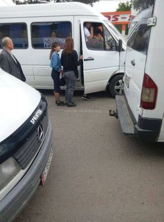 Житель Бишкека просит привести в порядок остановку «Шлагбаума» (фото)