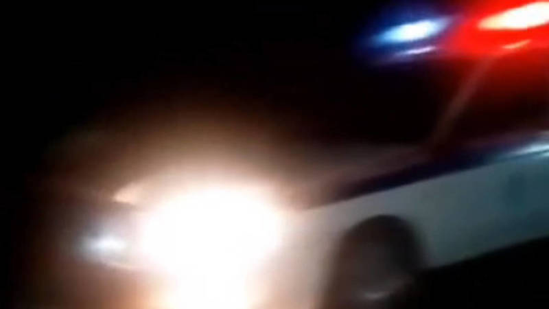 В Токмоке мужчина на автомобиле врезался в милицейскую машину. Видео с места аварии