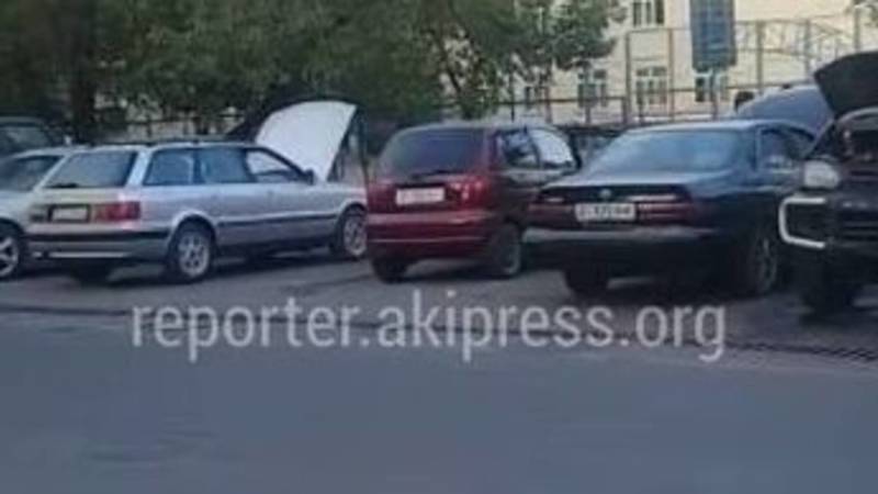 Специалисты МТУ №12 провели разъяснительную беседу с лицами, занимающимися частным ремонтом автомобилей на ул.Фатьянова, - мэрия