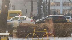 На Московской-Турусбекова водитель Lexus стукнул машину патрульной милиции. Фото