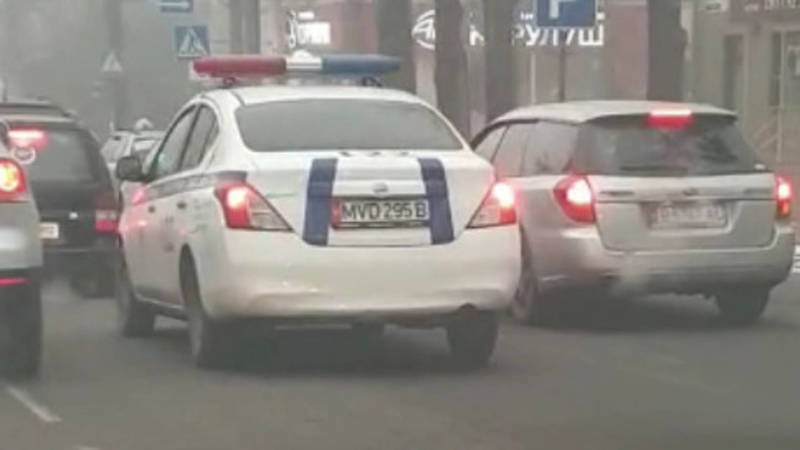Машина патрульной милиции нарушила ПДД. Видео