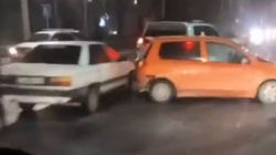 На Советской столкнулись две машины. Видео с места аварии
