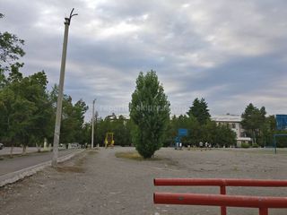 Бишкекчанин просит установить освещение на спортивной площадке школы №20 в 7 мкр
