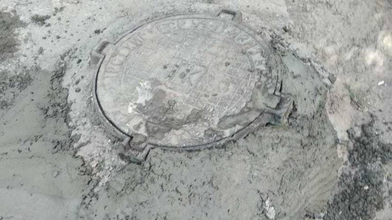 «Бишкекводоканал» восстановил канализационный люк в 7 мкр после жалобы горожанина