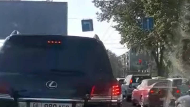Горожанин просит изменить дорожный знак на Шабдан Баатыра. Видео