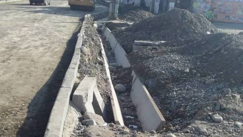 Житель Ак-Орго жалуется на качество ремонта дорог. Фото