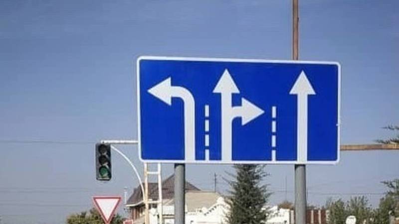 В Кызыл-Кие установили нелогичный дорожный знак, но его уже закрасили. Фото