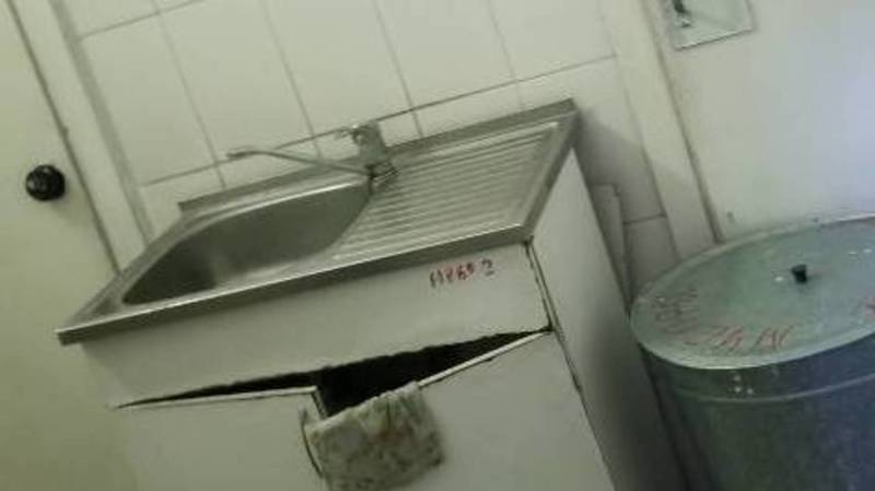 В Нацгоспитале в отделе неврологии работает 1 туалет на 100 больных, - горожанин (фото)