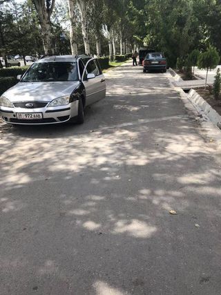 Парковка на тротуаре на ул.Токомбаева