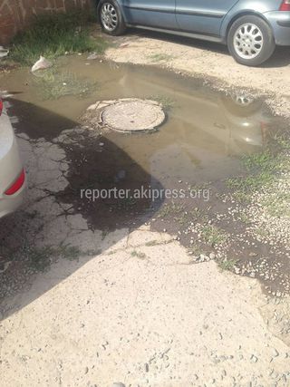 У Свердловского акимиата в Востоке-5 забилась канализация, - горожанин (фото)