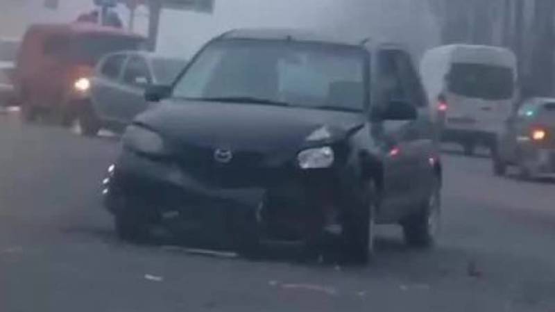 На Алматинке столкнулись две машины. Видео с места аварии