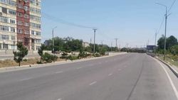 По улице Токомбаева в 12 мкр трескается асфальт, - горожанин