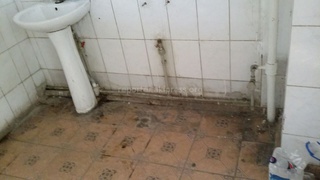 Ужасное состояние и антисанитария туалетов в корпусе №5 КНУ, - читатель <b><i>(фото)</i></b>