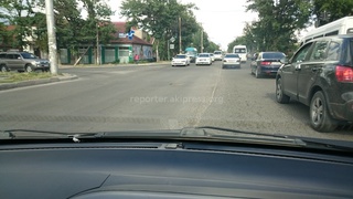 На проезжей части на Ахунбаева-Бакаева нет решетки от люка <b><i>(фото)</i></b>
