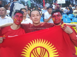 На матче между Кыргызстаном и Австралией была потрясающая атмосфера, болельщик вдохновенно танцевал, - читатели <b><i>(видео,обновлено)</i></b>