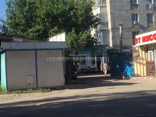 Октябрьская райадминистрация Бишкека демонтирует незаконные павильоны в 8 мкр в IV квартале 2015 года