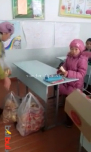 Минобразования объяснило, почему в школе имени Чкалова в Нарыне дети сидят на уроках в куртках