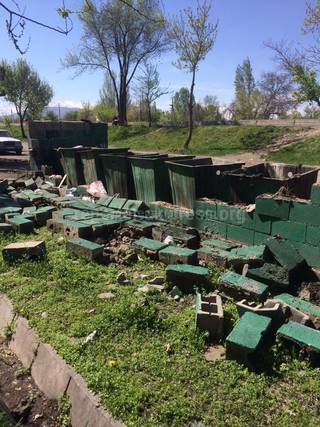 В Бишкеке все имеющиеся контейнерные мусорные площадки будут заменены на площадки с навесом, - «Тазалык»