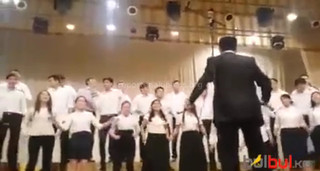 Студенты оперно-хоровой студии Кыргызской национальной консерватории спели песню Uptown funk <i>(видео)</i>
