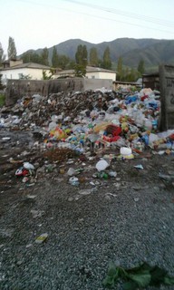 Читатель из села Таш-Добо вновь жалуется, что мусор в данном селе не вывозят (фото